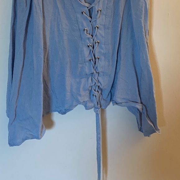 Light blue tank with pretty cross up in the middle - Picture 4 of 5